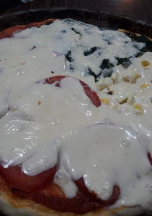 Una foto de Pizza casera con levadura