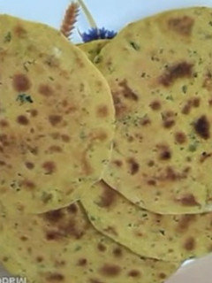 મેથી ખાખરા (Methi Khakhra Recipe In Gujarati) રેસીપી મુખ્ય ફોટો