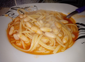 Una foto de Porotos con Riendas
