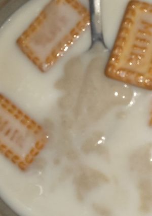 صورة لوصفة نشاة القمح بالحليب الدافي ☕ والبسكويت🧇