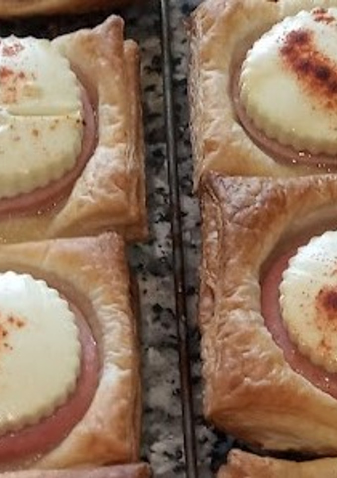 Una foto de Hojaldre de pavo y queso fresco