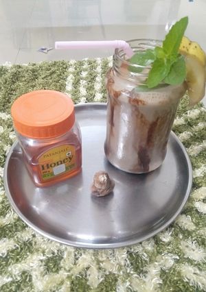 A picture of ચોકલેટ બનાના સ્મુધી (Chocolate Banana Smoothie Recipe In Gujarati).