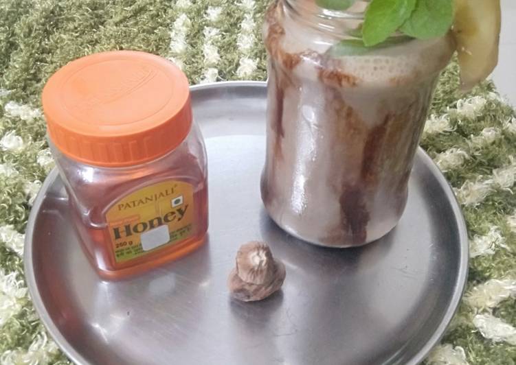 ચોકલેટ બનાના સ્મુધી (Chocolate Banana Smoothie Recipe In Gujarati)