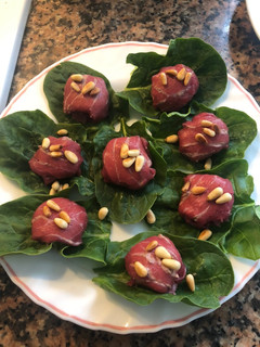 Una foto de Carpaccio relleno de Foie y setas
