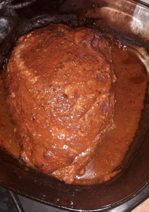 Una foto de Pierna con chile al horno