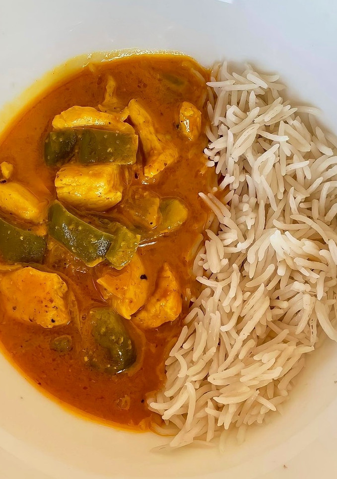 Una foto de Pollo al curry 🧡