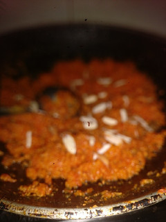 गाजर का हलवा (gajar ka halwa recipe in Hindi) रेसिपी मुख्य फोटो