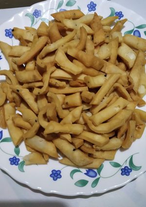 A picture of Khasta Nimki.