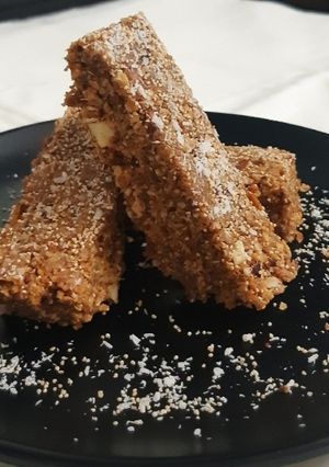 વસાણું પાક (Vasanu Paak Recipe In Gujarati) રેસીપી મુખ્ય ફોટો