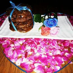 A picture of Expresso choclate chips & rice crums cookies.