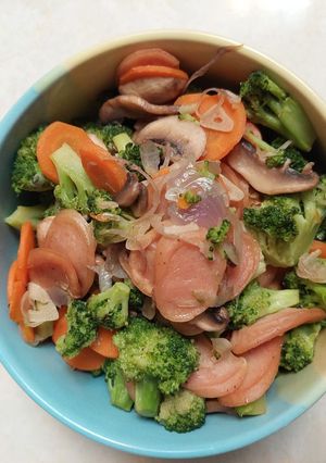 Foto resep Oseng Brokoli Jamur Sosis