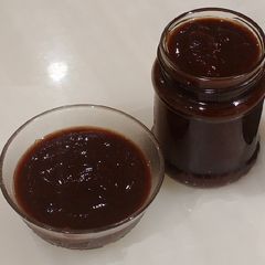 A picture of Tamarind dates chutney.