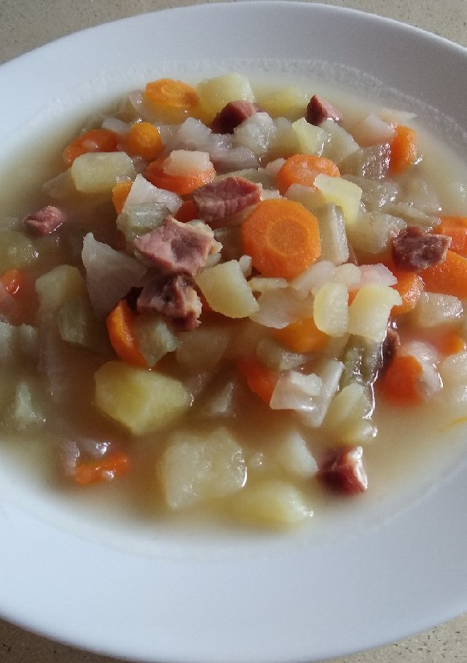 Una foto de Estofado de verduras con jamón serrano