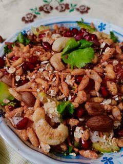 A picture of Oats and puffed rice bhel.