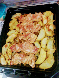 Una foto de Contramuslos de pollo con vino al horno