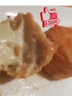 Una foto de Croquetas o delicias de queso azul con salsa de membrillo