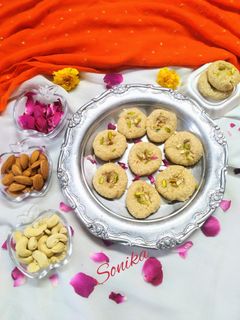 तिल मावा पेडे (til mawa pede recipe in Hindi) रेसिपी मुख्य फोटो