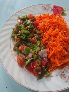 صورة لوصفة سلطة الجزر 🥕 والفلفل الحلو ولوبياماشطو (زاليقو)