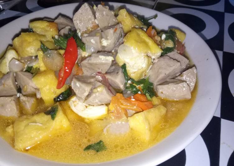 Asem asem bakso tahu bumbu iris