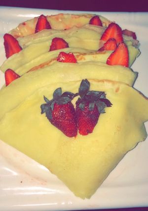 A picture of Crepes whit Chocolate and strawberry.