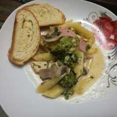 Una foto de Pasta con brócoli y champiñones