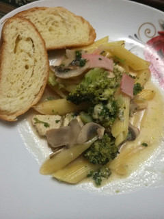 Una foto de Pasta con brócoli y champiñones