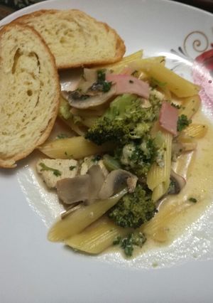 Una foto de Pasta con brócoli y champiñones