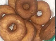 Una foto de donas fritas y horno