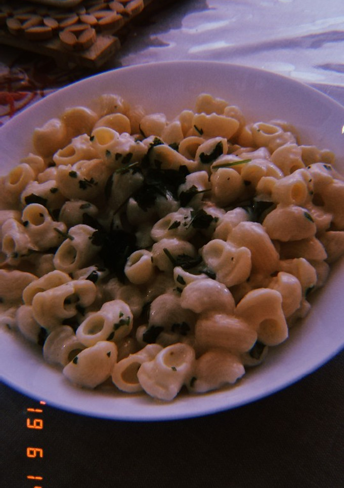 Una foto de Macarrones con salsa de queso