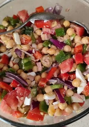 Una foto de Ensalada de garbanzos