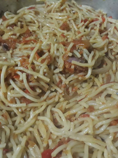 A picture of Spagetti jollof.