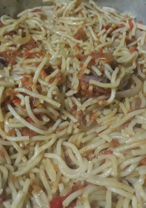 A picture of Spagetti jollof.