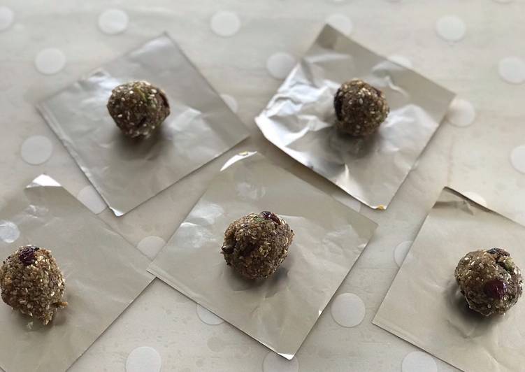 Recipe of Super Quick Homemade Healthy oat bites or ladoo