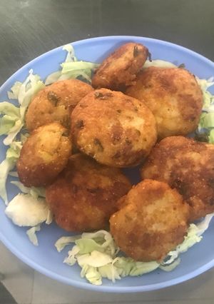 आलू टिक्की (Aloo Tikki Recipe in Hindi) रेसिपी मुख्य फोटो