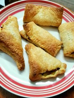 வெஜிடபிள் பஃப் செய்முறை முக்கிய புகைப்படம்