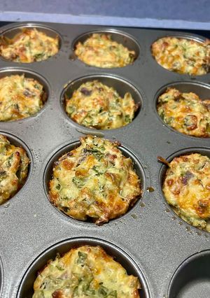 A picture of Cheesy Spinach and Egg Muffins.