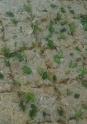 नारियल की बर्फी (Nariyal ki barfi recipe in hindi) रेसिपी मुख्य फोटो