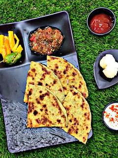 मटर पनीर पराठा (matar paneer paratha reicpe in Hindi) रेसिपी मुख्य फोटो