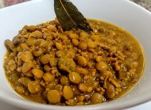 Una foto de LENTEJAS 🍛Con Carne Molida Alcaparrada...!