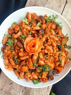 কিডনি বিন্স উইথ চিকেন কিমা (kidney beans with chicken keema recipe in Bengali) রেসিপির প্রধান ছবি