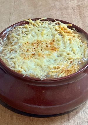 Une photo de Soupe gratinée à l'oignon façon Hélène