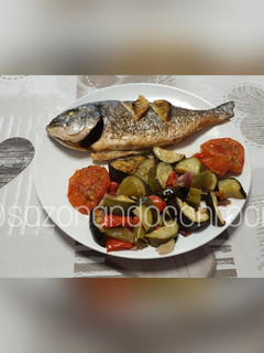 Una foto de Dorada al horno con verduras