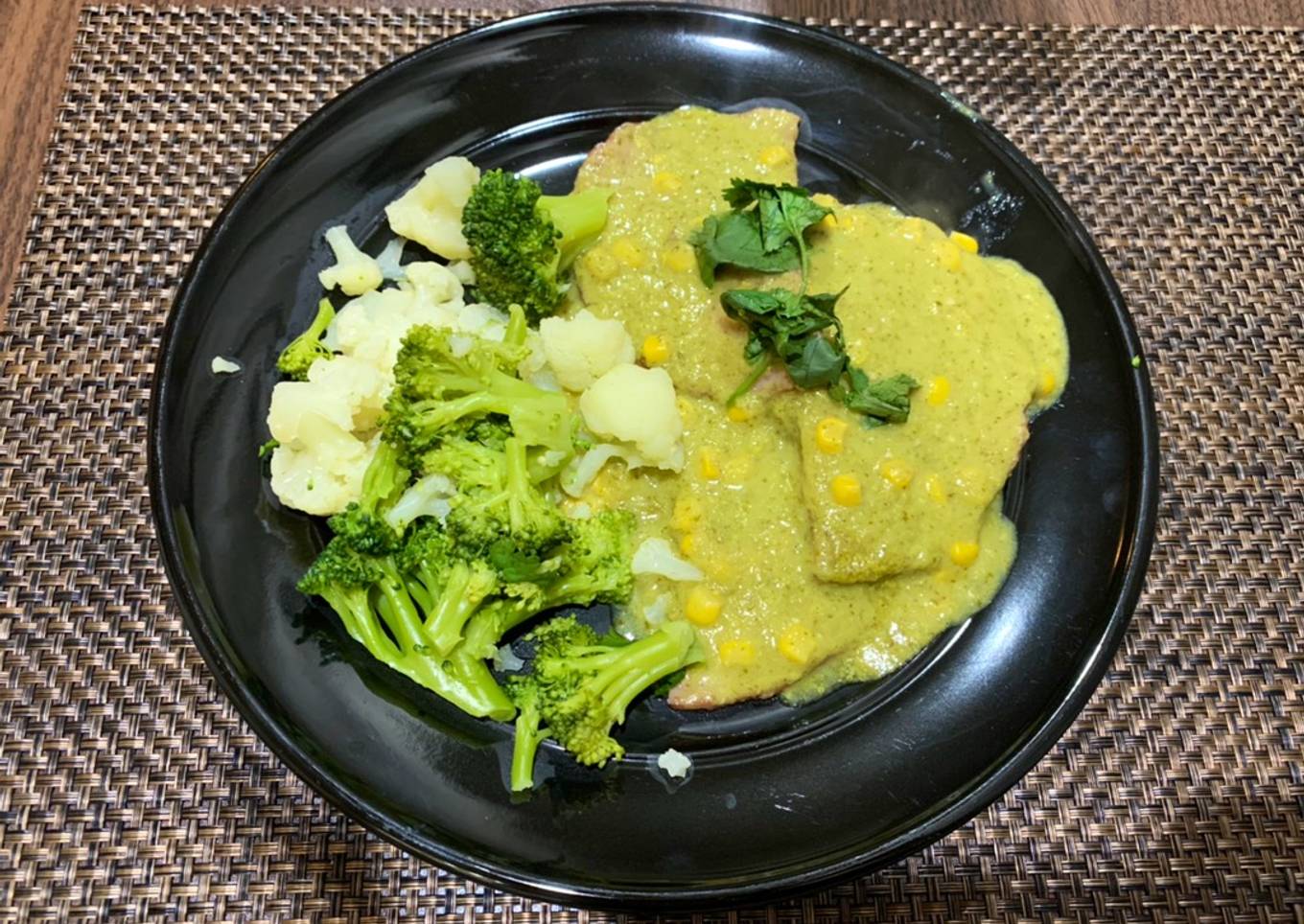 Pierna ahumada en salsa verde