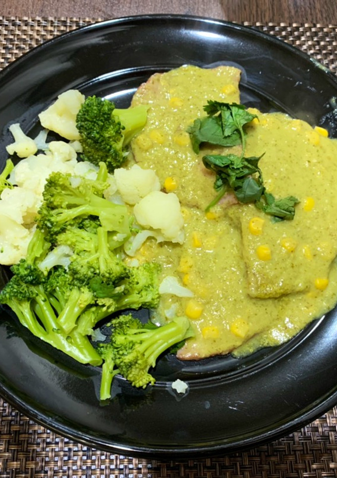 Una foto de Pierna ahumada en salsa verde