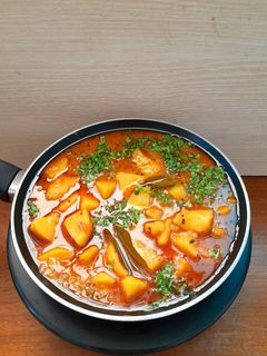 બટાકા નું રસાવાળું શાક (Bataka Rasa Valu Shak Recipe In Gujarati) રેસીપી મુખ્ય ફોટો