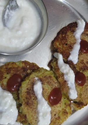 A picture of Aloo tikki.