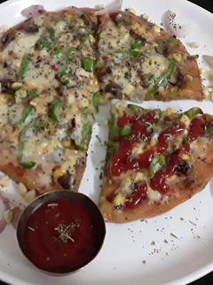 तवा पिझ्झा (tava pizza recipe in marathi) रेसिपी चे मुख्य फोटो