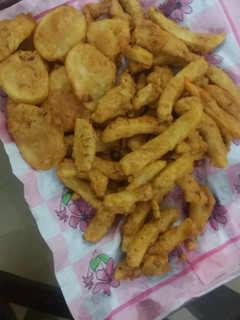 A picture of Crispy chips pakoras #cookpadramadan.