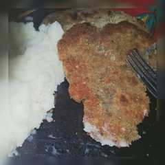 Una foto de Milanesa de harina de garbanzo y porotos negros 🤗
