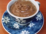 Una foto de crema de avellanas postre